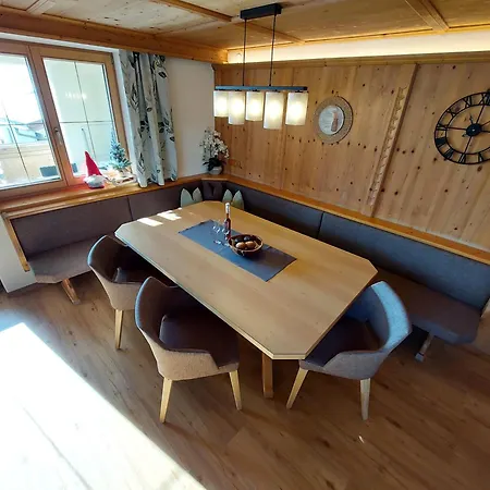 أبارتيمينتس هوتشزيليرتال *