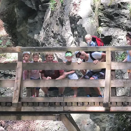 أبارتيمينتس هوتشزيليرتال